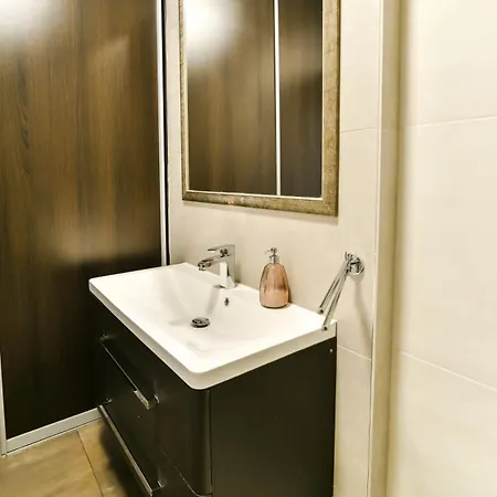 Old Town Heart Xiii - Wola Radziwie 7 * Warszawa